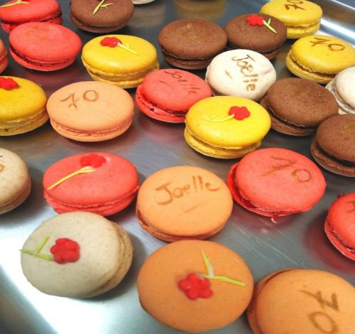 petitsplatsetgourmandises-95-valdoise-traiteur-faitmaison-Gateaux personnalisés-Macarons personnalisés